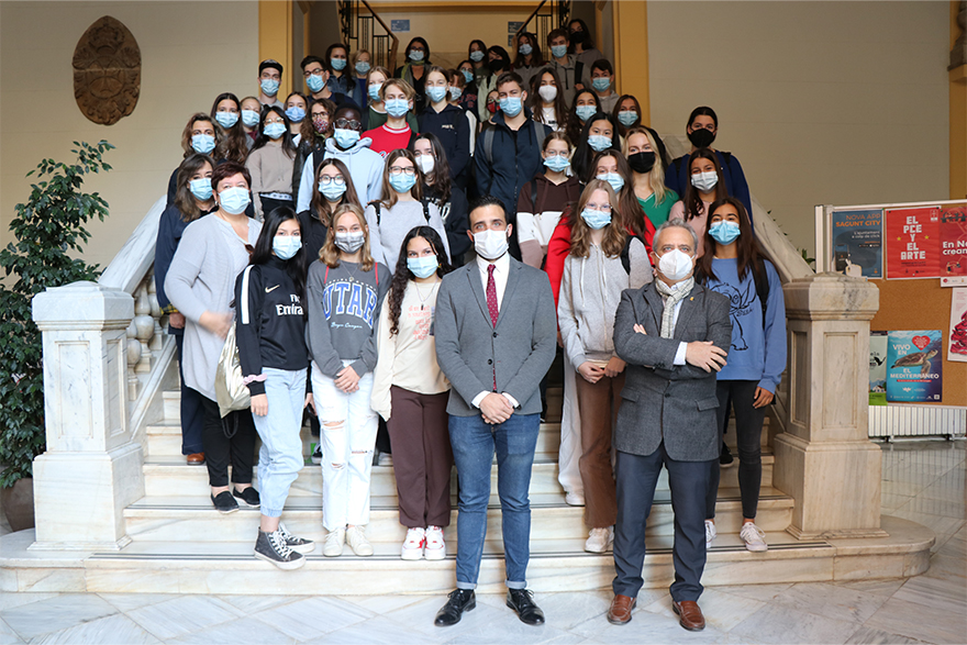  El Ayuntamiento de Sagunto recibe a los alumnos del programa Erasmus+ del IES María Moliner y de tres institutos europeos