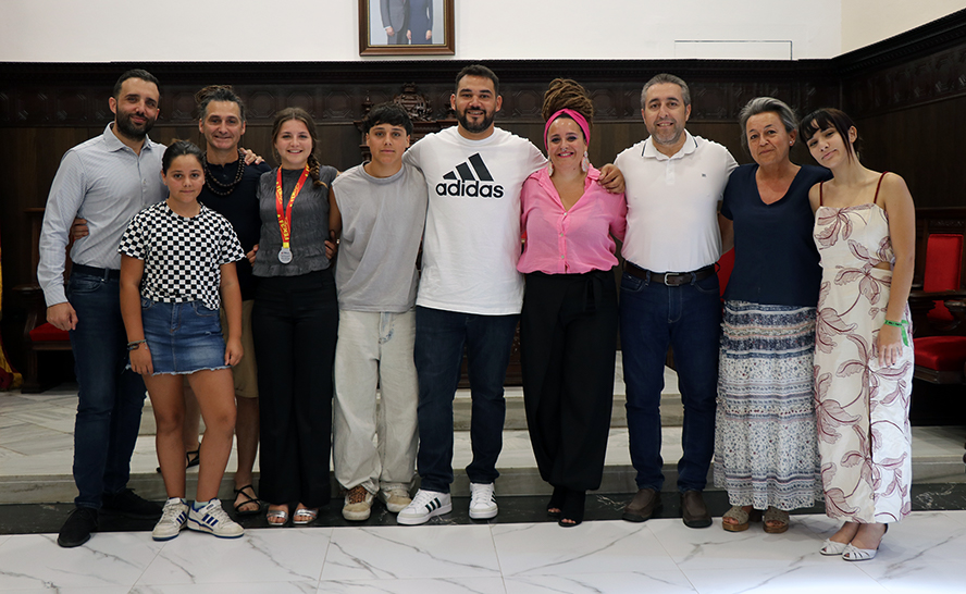 Lua de Siena Castillo rep un homenatge de l'Ajuntament de Sagunt pels seus èxits en el rugbi nacional