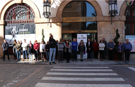 Sagunto guarda un minuto de silencio en señal de condena y repulsa por el presunto asesinato machista ocurrido en Tenerife