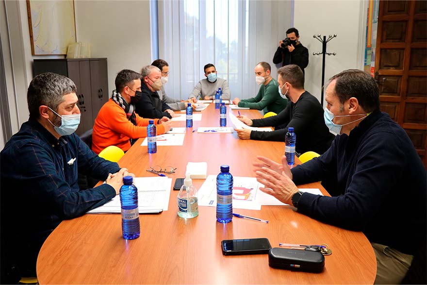 Los grupos políticos del Ayuntamiento de Sagunto plantean sus propuestas a la APV para el pliego de condiciones de la integración entre el puerto marítimo y la ciudad