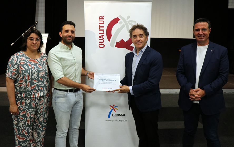 La condición de Municipio Turístico de Relevancia de Sagunto se reconoce con la entrega de una placa