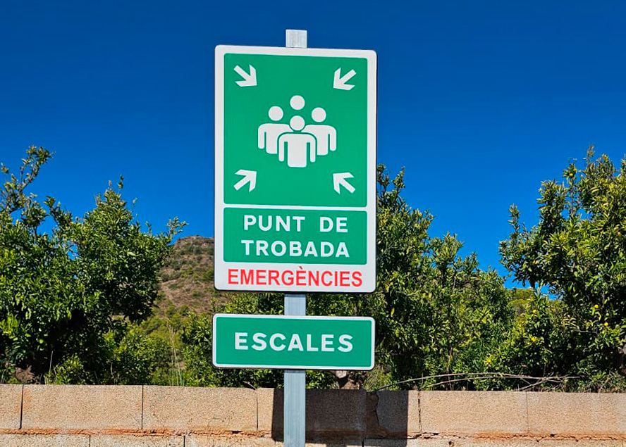 La Concejalía de Agricultura coloca 18 carteles de “Punto de encuentro” en los diseminados