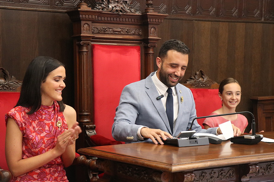El alcalde de Sagunto comunica su elección a las nuevas Falleras Mayores del Camp de Morvedre