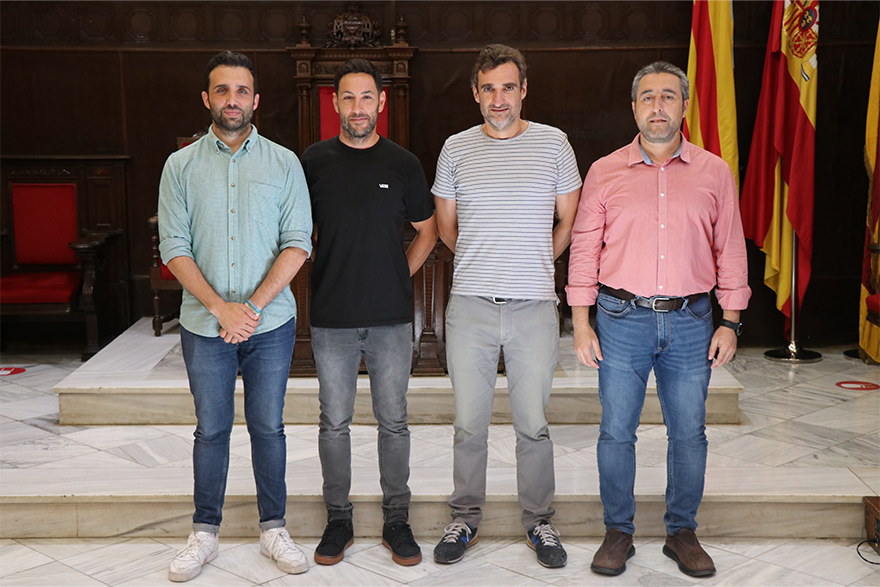 El Ayuntamiento de Sagunto recibe al atleta local Cristian Pérez como reconocimiento a sus recientes éxitos deportivos