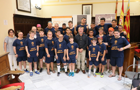 El Ayuntamiento de Sagunto recibe a los deportistas del Campus DI de la Fundación Valencia CF