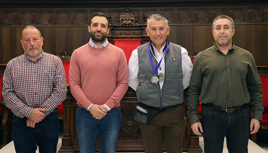 Antonio Comeche recibe un reconocimiento municipal por los recientes logros nacionales e internacionales