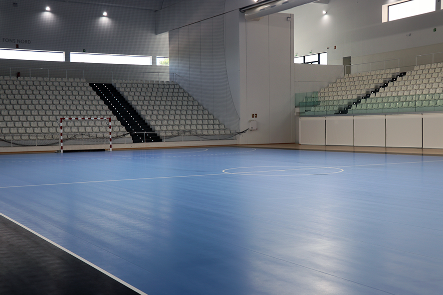 La pista azul del nuevo pabellón Puerto de Sagunto ya está operativa