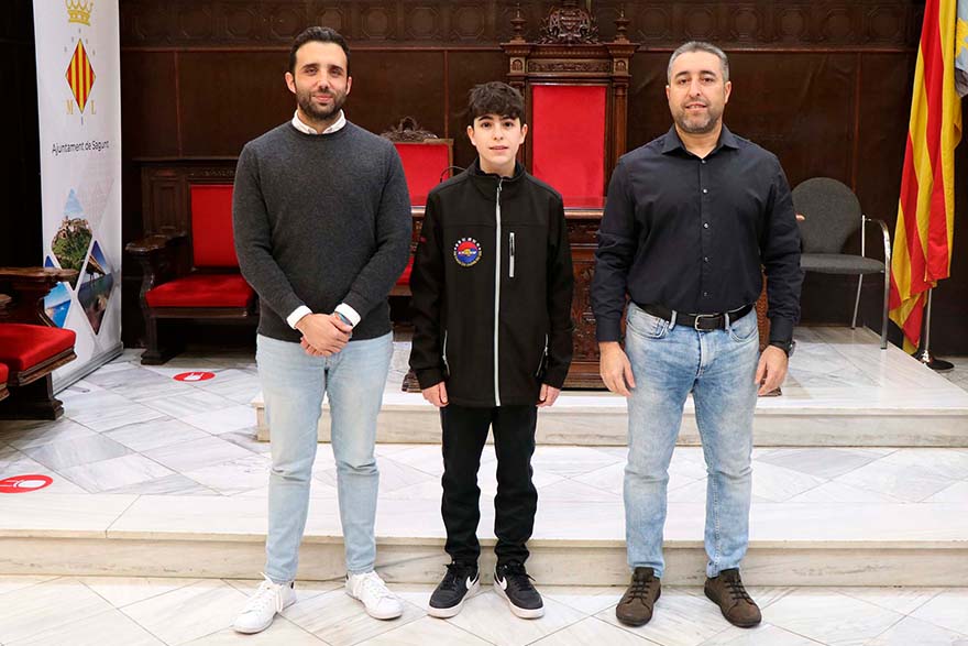 El Ayuntamiento recibe a Isaac Espinosa Vilata, campeón de España de Taekwondo
