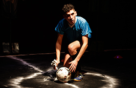 La obra de teatro documental ‘Pichanga’ llega al Casal Jove este sábado