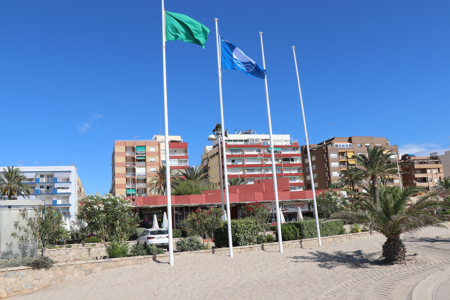 Las tres playas de Sagunto renuevan sus banderas azules