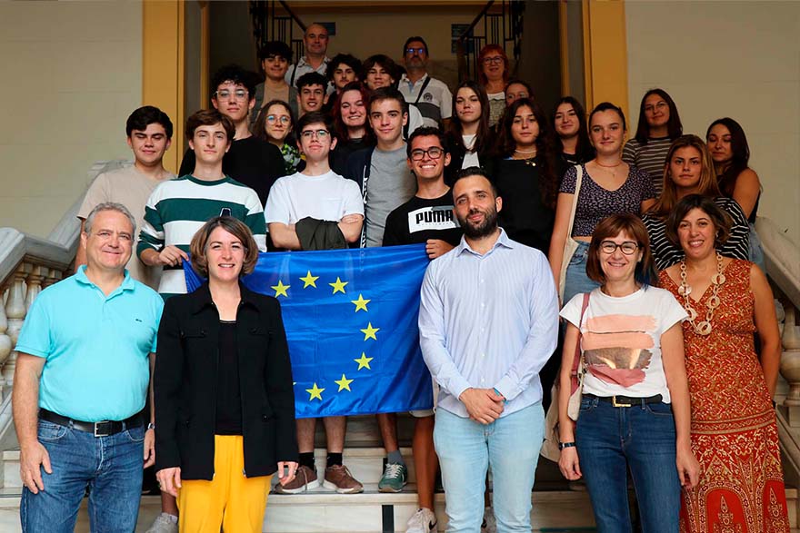 El Ayuntamiento de Sagunto recibe al alumnado del programa Erasmus del IES Clot del Moro