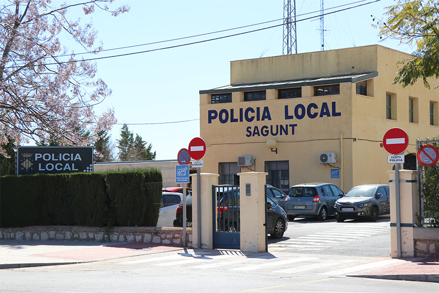 Las policías Local y Nacional de Sagunto detuvieron a un hombre por agredir a su pareja, amordazarla y amenazar con matar a su hija