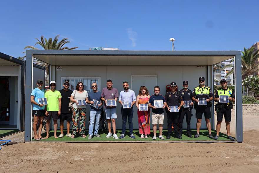 La Policia Local de Sagunt repartirà polseres antipèrdua per a xiquets, xiquetes i persones majors en les zones de platja