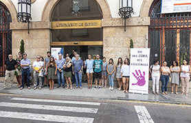 Sagunto guarda un minuto de silencio por los presuntos asesinatos machistas en Barcelona y Orihuela