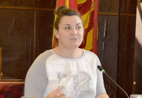 La delegada d'Esports mostra el seu suport al C.D. Acero