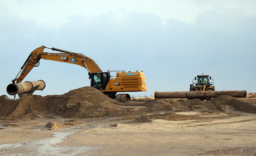 El secretario de Estado de Medio Ambiente visita las obras de regeneración de las playas del norte de Sagunto