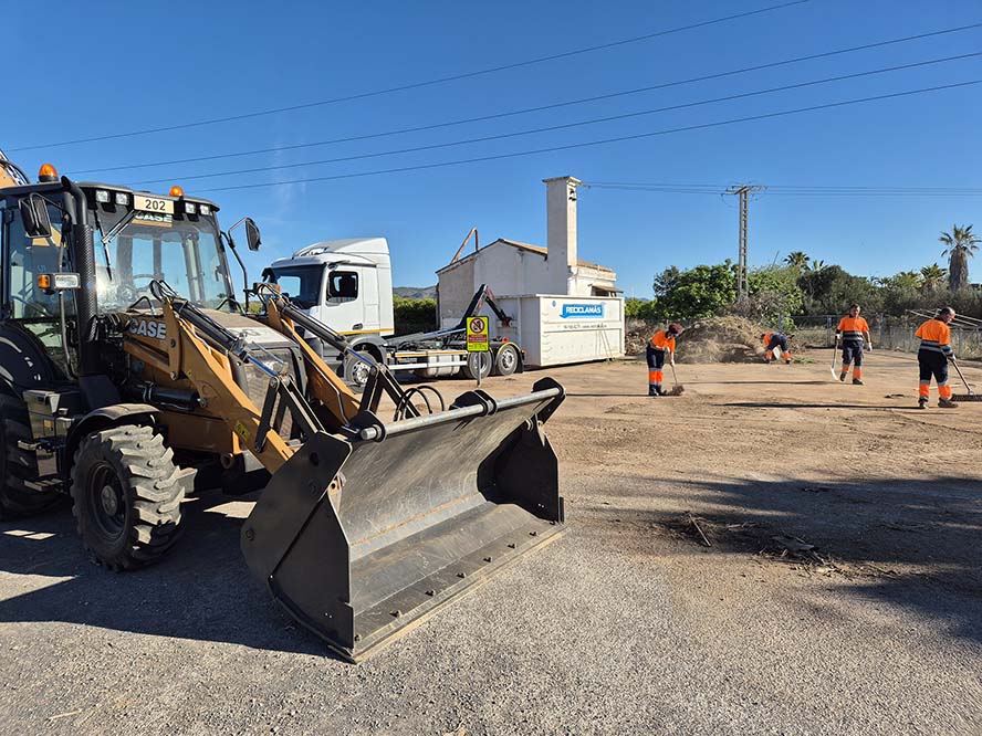 La SAG y el Consell Local Agrari colaboran en los trabajos de limpieza de los huertos urbanos