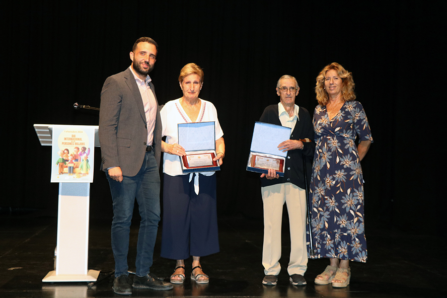 El Ayuntamiento de Sagunto homenajea a Amparo Gómez Calvo y Juan Picazo Gómez en el Día Internacional de las Personas Mayores