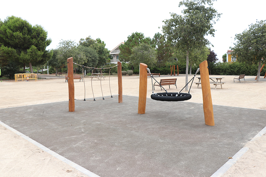 Finalizan las obras de mejora de la plaza de la calle Neptuno de Almardà