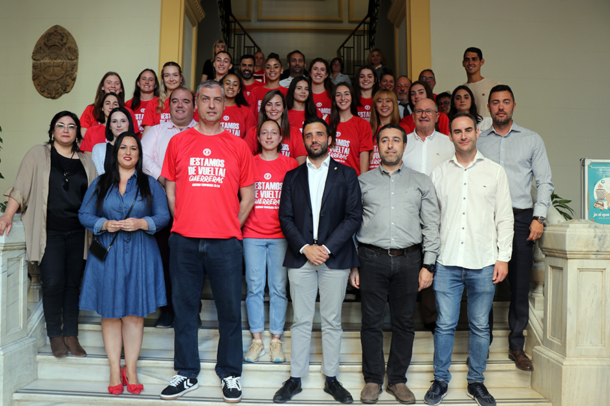 El Ayuntamiento de Sagunto recibe a las jugadoras del BM Morvedre por su ascenso a la Liga Guerreras Iberdrola