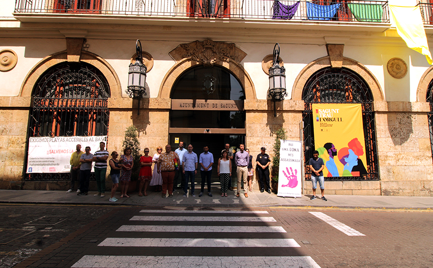Sagunto guarda un minuto de silencio en señal de condena y repulsa por el presunto asesinato machista perpetrado en Móstoles