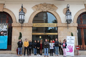 Sagunto guarda un minuto de silencio por los presuntos asesinatos machistas ocurridos en el municipio tinerfeño de Adeje