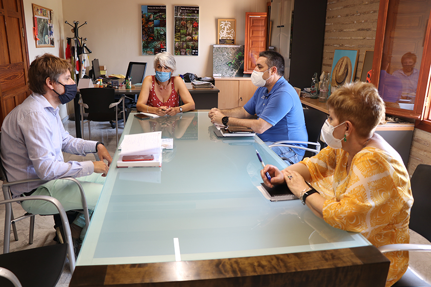 El concejal de Sanidad y Consumo ha mantenido dos reuniones para abordar el plan de tratamiento aéreo para el control de mosquitos en Sagunto