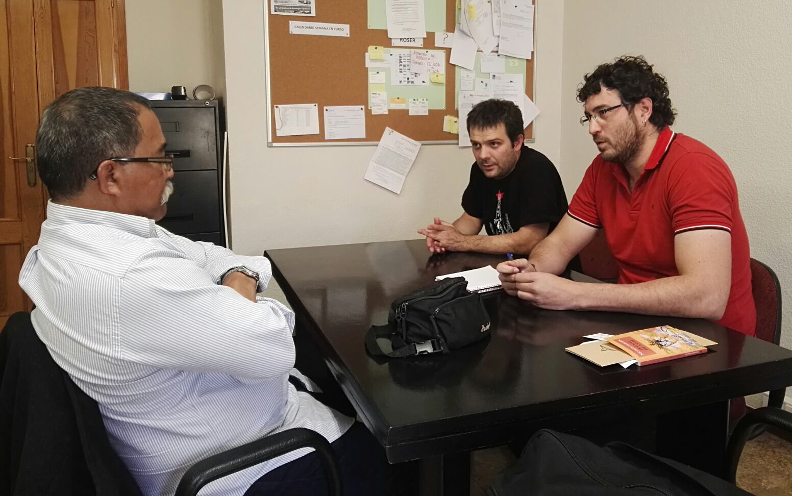 El presidente de la fundación cubana Nicolás Guillén se reúne con el concejal de Cooperación para presentarle sus proyectos socioculturales