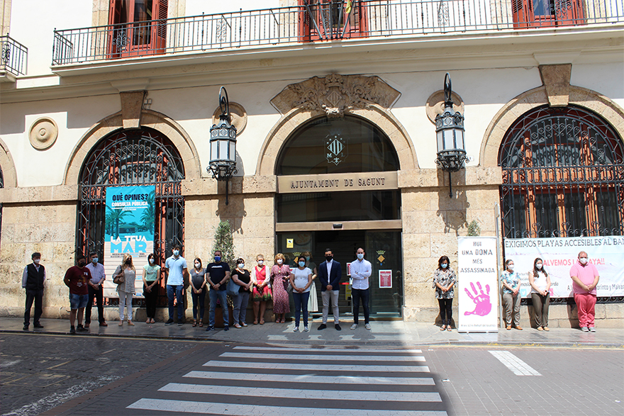 Sagunto guarda un minuto de silencio en señal de condena y repulsa por los presuntos asesinatos machistas perpetrados en Sevilla y Tenerife