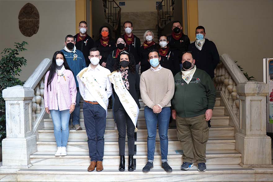 El Ayuntamiento de Sagunto recibe al Alfiere y la Madrina de la Associazione Targa Cecina 