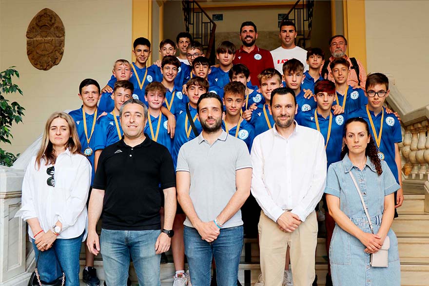 El Ayuntamiento recibe al Infantil A del Sagunto FB, campeón del grupo 2 de la Primera Liga Infantil