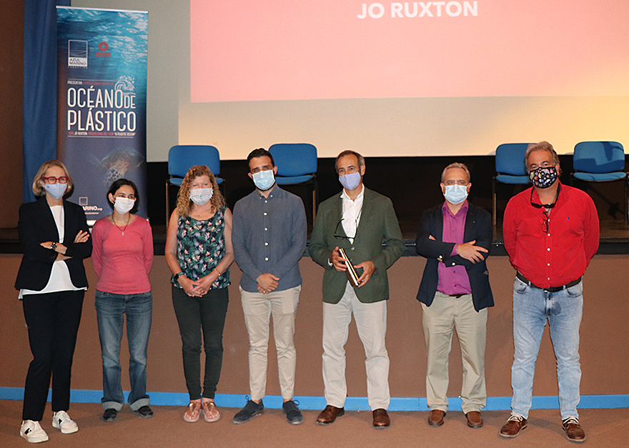 Sensibilizar y concienciar sobre el cuidado de los océanos ha sido el principal eje de la conferencia impartida por Jo Ruxton