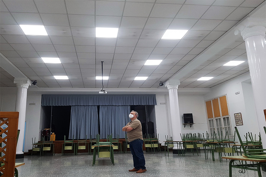 Finalizan los trabajos de mejora de la iluminación del CEIP Cronista Chabret