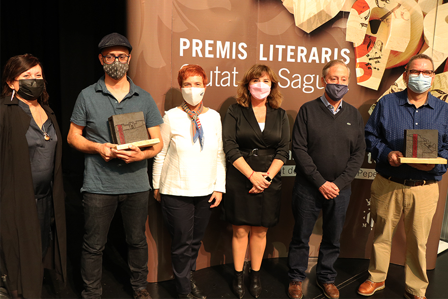 El Ayuntamiento de Sagunto entrega los Premios Literarios Ciutat de Sagunt 2021 a Ferran Joanmiquel Pla y Guillem Rosselló Bujosa