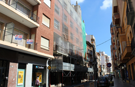 Comencen les obres de rehabilitació de la façana de l'edifici del Camí Real
