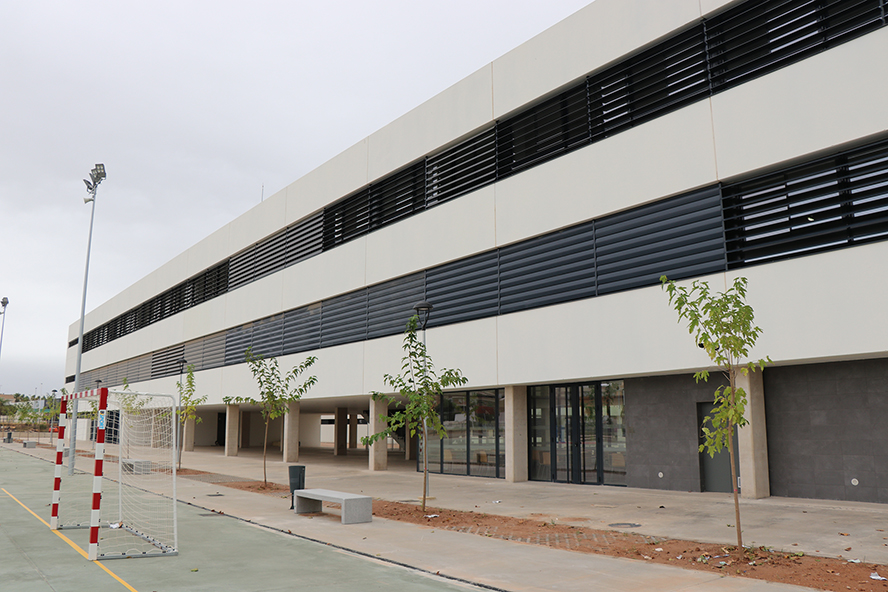 El Pleno Municipal aprueba solicitar que se estudie la posibilidad de implantar bachillerato nocturno en uno de los institutos de Puerto de Sagunto