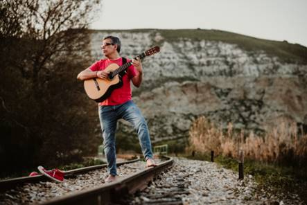 El cantautor Pedro Guerra interpretará este sábado en el Auditorio Joaquín Rodrigo su concierto ‘Pídeme’ 