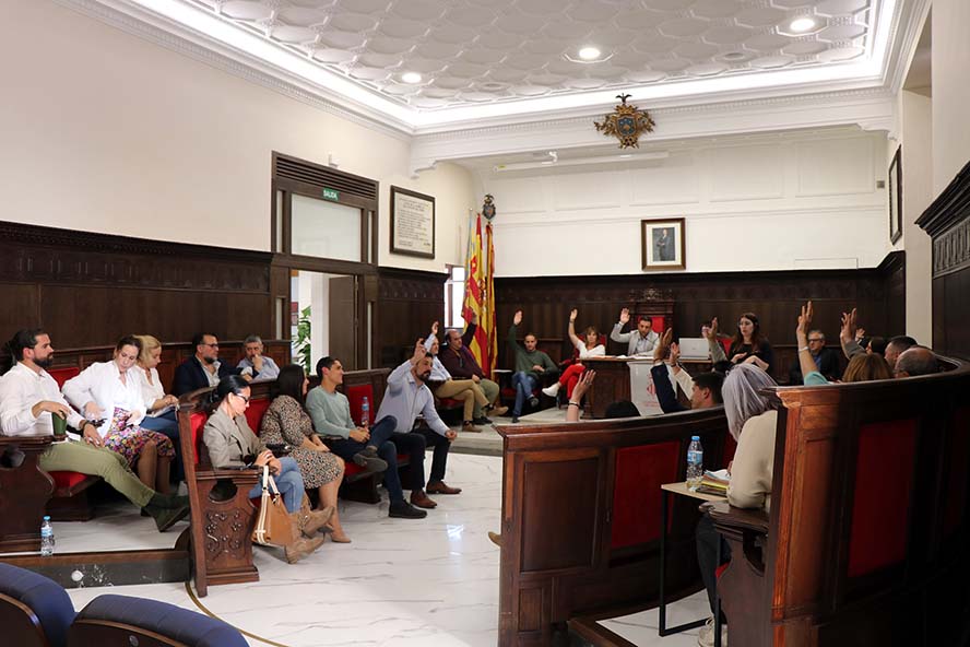 El pleno del Ayuntamiento de Sagunto aprueba una moción «en defensa de la calidad democrática»