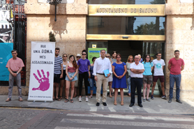 Sagunto guarda un minuto de silencio en señal de condena y repulsa por el presunto asesinato machista ocurrido en Terrassa, Barcelona