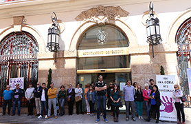Sagunto guarda un minuto de silencio por el presunto asesinato machista ocurrido en Burgos