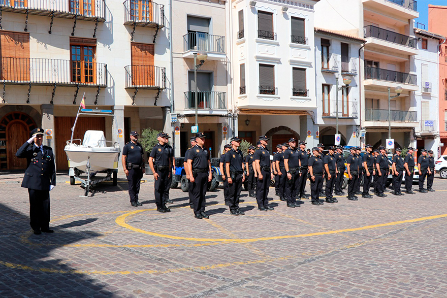 El cuerpo de la Policía Local de Sagunto recibe dos altas distinciones de la Generalitat Valenciana