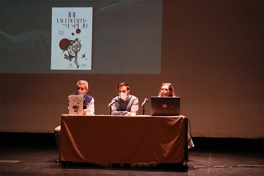 El Centro Cultural Mario Monreal acogió ayer la presentación del libro 101 valencianas frente a mi espejo de Susana Gisbert