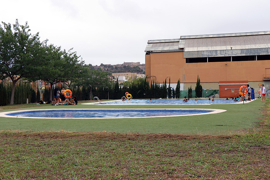 El Ayuntamiento de Sagunto inaugura la temporada estival de la piscina municipal y las pistas de pádel del polideportivo René Marigil