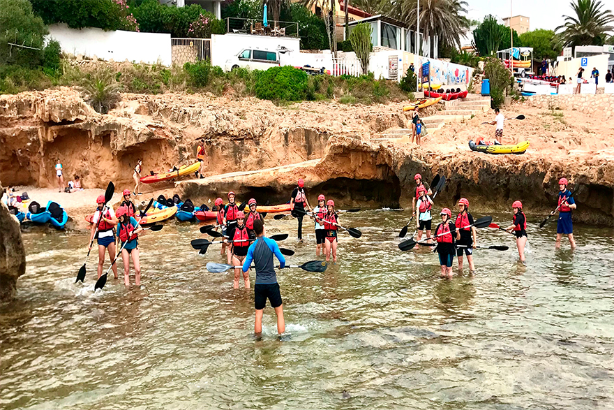 Alternatura comienza las actividades en el mar con la visita al Parque Natural del Cabo de San Antonio en Kayak