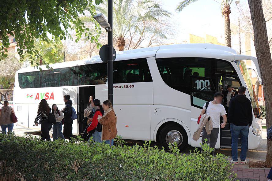 Sagunto reclama a la Generalitat agilizar los trámites administrativos para mejorar el servicio de bus interurbano