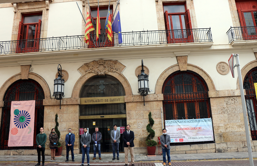 La Corporación Municipal guarda tres minutos de silencio por las víctimas de la COVID-19