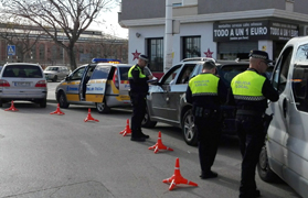 La Policía Local de Sagunto lleva a cabo una campaña para controlar el uso de los cinturones de seguridad y de los sistemas de retención infantil