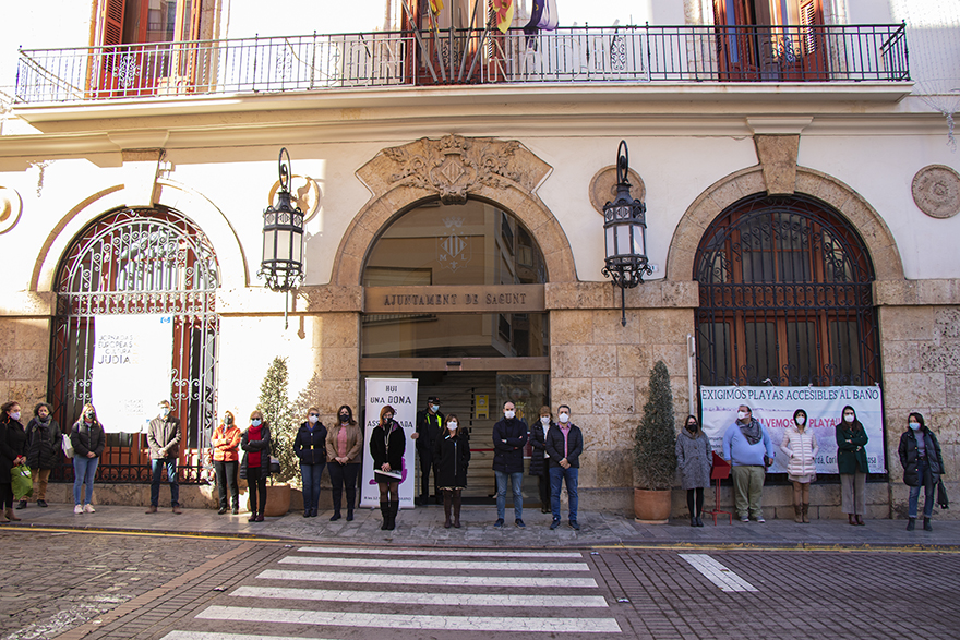 Sagunto guarda un minuto de silencio en señal de condena y repulsa por el presunto asesinato machista ocurrido en Pontevedra