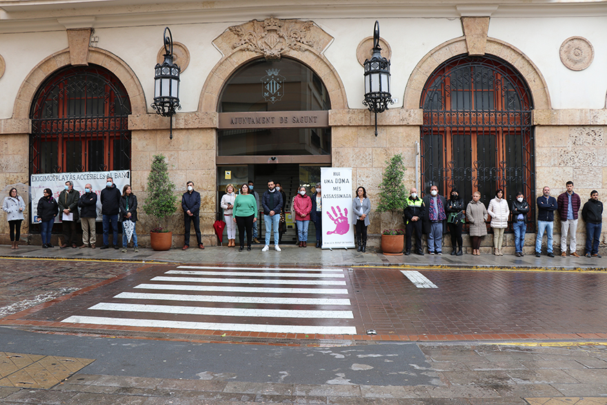 Sagunto guarda un minuto de silencio en señal de condena y repulsa por el presunto asesinato machista perpetrado en Tarancón