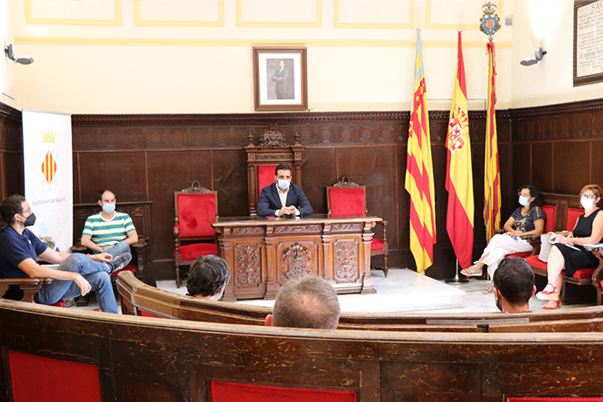 El alcalde y la Junta de Portavoces municipal mantienen una reunión con el comité de empresa de la fábrica Pilkington 